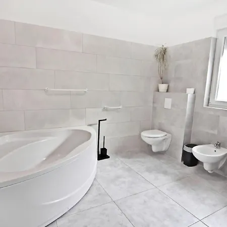 Grosses In Mit Privatem Pool Ferienhaus Buroli