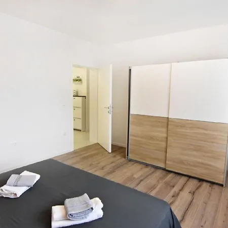 Grosses In Mit Privatem Pool Ferienhaus