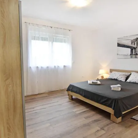 Grosses In Mit Privatem Pool Ferienhaus Buroli