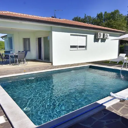 Grosses In Mit Privatem Pool Holiday home *